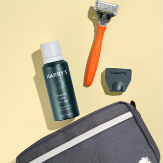 Harrys-Essentials-Shave-Kit-razor-bag-and-gel