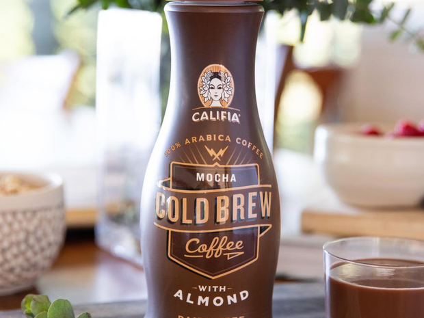 califia-farms-mocha-cold-brew-coffee-with-almnd