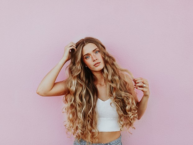 woman-with-long-blonde-curls