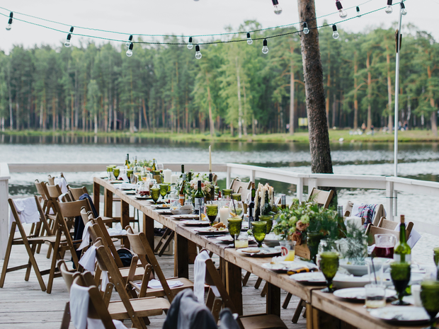 how-to-choose-a-wedding-venue-lakeside-wedding_1.png