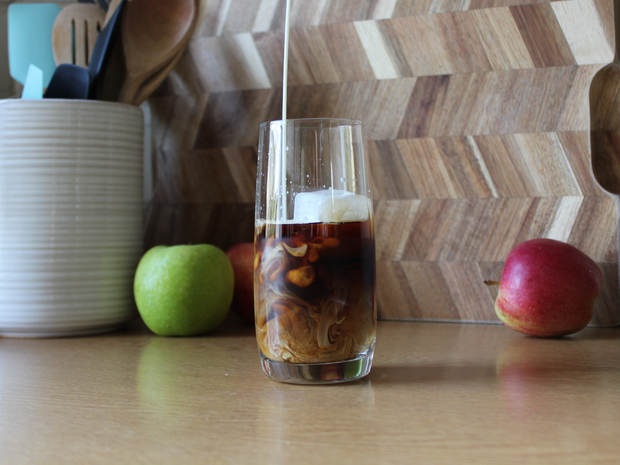 how-to-make-cold-brew-coffee-pouring-milk-into-coffee