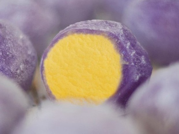 purple-and-yellow-passion-fruit-mochi-ball-ice-cream