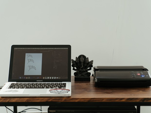 printer-laptop-setup-desk