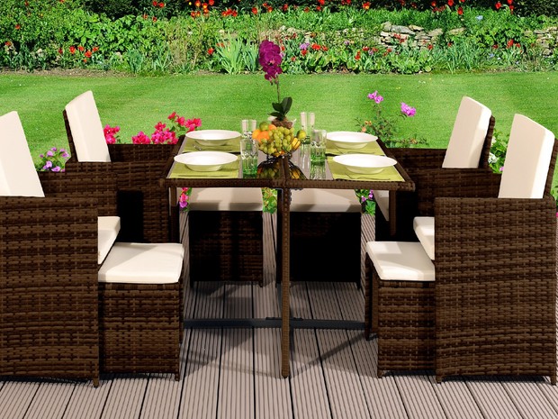 The Golden Brown 9 Piece Cube Rattan Garden Furniture Set is one of our favourite pieces of garden furniture from The Range.