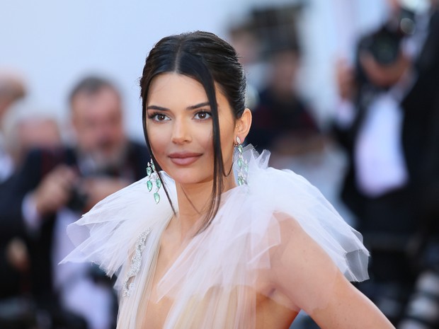 kendall-jenner-white-gown
